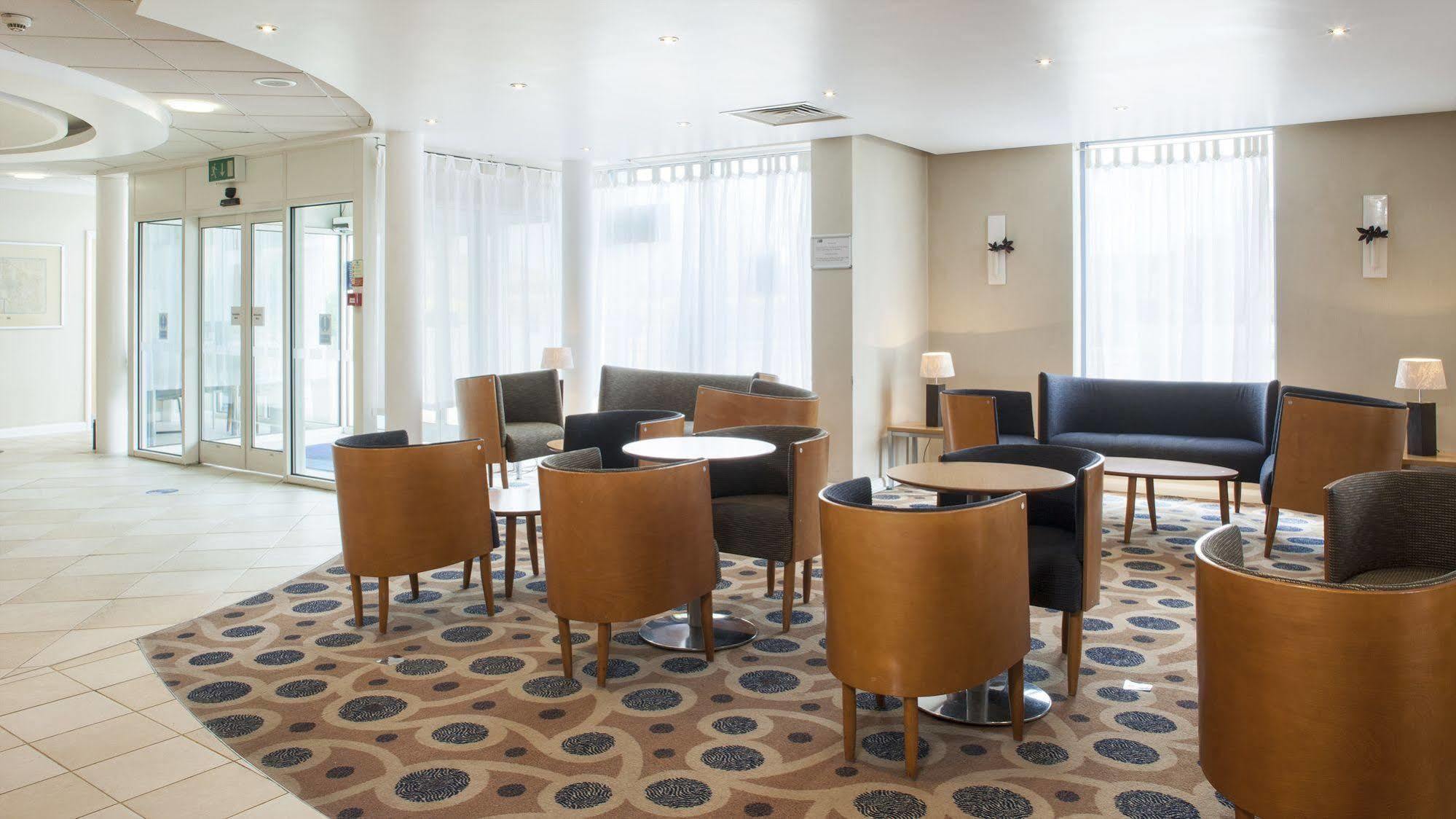 Express Kassam Stadium By Ihg Hotel
